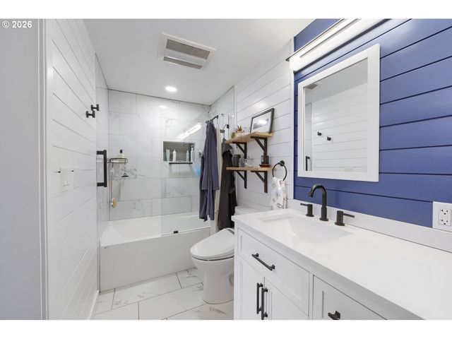 790 Se WEBBER St 213, Portland, OR 97202