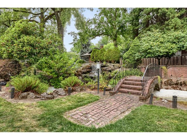 790 Se WEBBER St 213, Portland, OR 97202