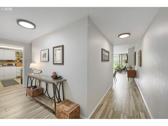 790 Se WEBBER St 213, Portland, OR 97202