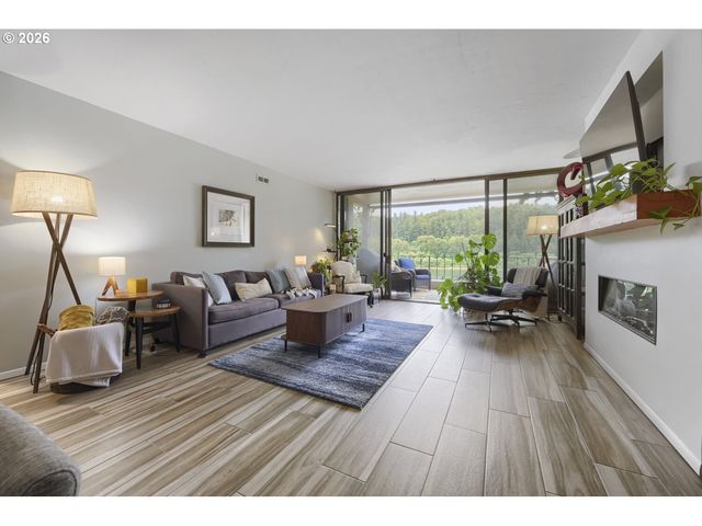 790 Se WEBBER St 213, Portland, OR 97202