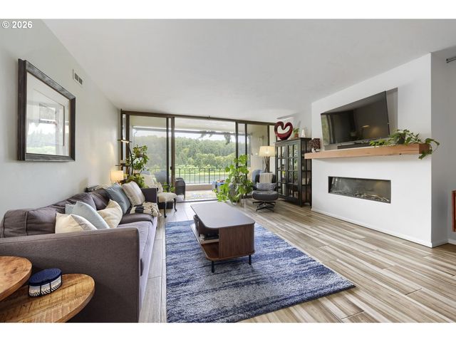 790 Se WEBBER St 213, Portland, OR 97202
