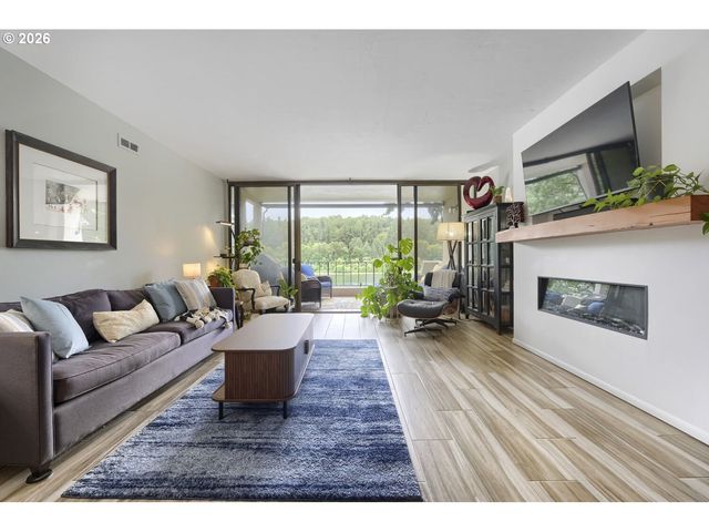 790 Se WEBBER St 213, Portland, OR 97202
