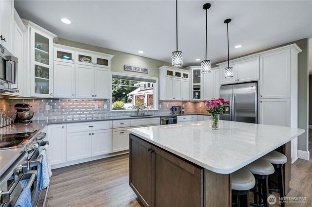 1103 Puget Drive E, Port Orchard, WA 98366