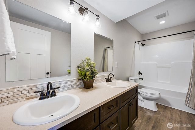 1103 Puget Drive E, Port Orchard, WA 98366