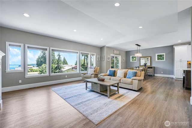 1103 Puget Drive E, Port Orchard, WA 98366