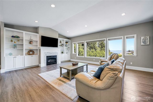 1103 Puget Drive E, Port Orchard, WA 98366