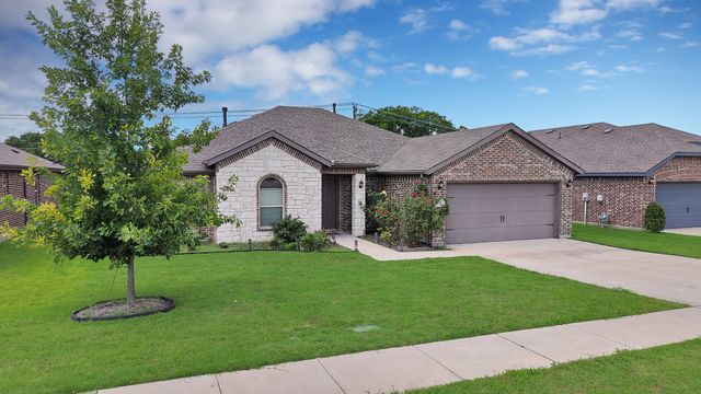 1338 Winding Hollow Drive, Grand Prairie, TX 75052