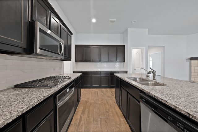 1338 Winding Hollow Drive, Grand Prairie, TX 75052