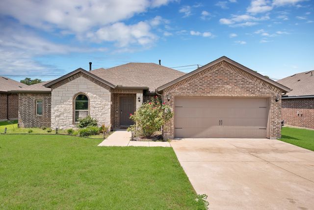 1338 Winding Hollow Drive, Grand Prairie, TX 75052