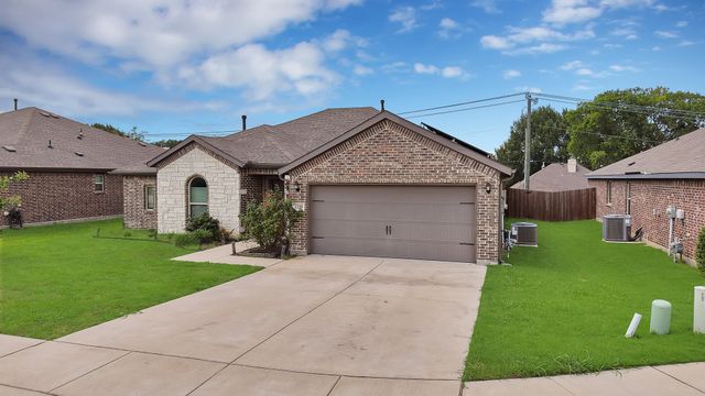 1338 Winding Hollow Drive, Grand Prairie, TX 75052