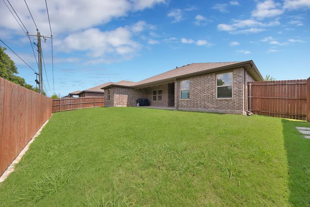 1338 Winding Hollow Drive, Grand Prairie, TX 75052