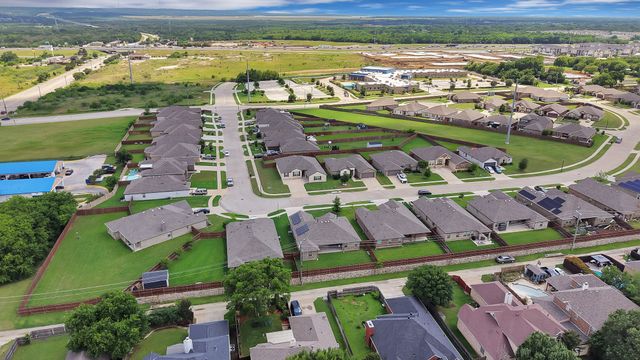 1338 Winding Hollow Drive, Grand Prairie, TX 75052