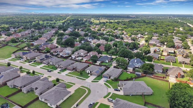1338 Winding Hollow Drive, Grand Prairie, TX 75052