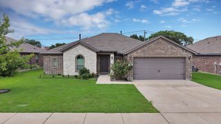 1338 Winding Hollow Drive, Grand Prairie, TX 75052