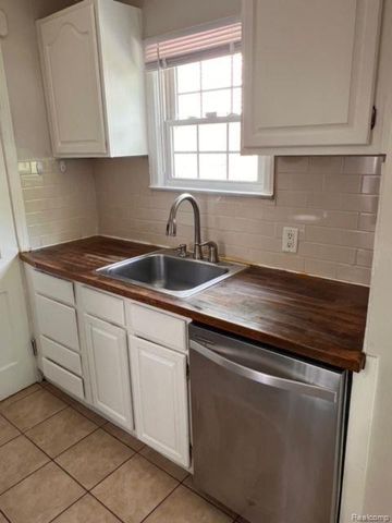 19765 SUMNER, Redford, MI 48240