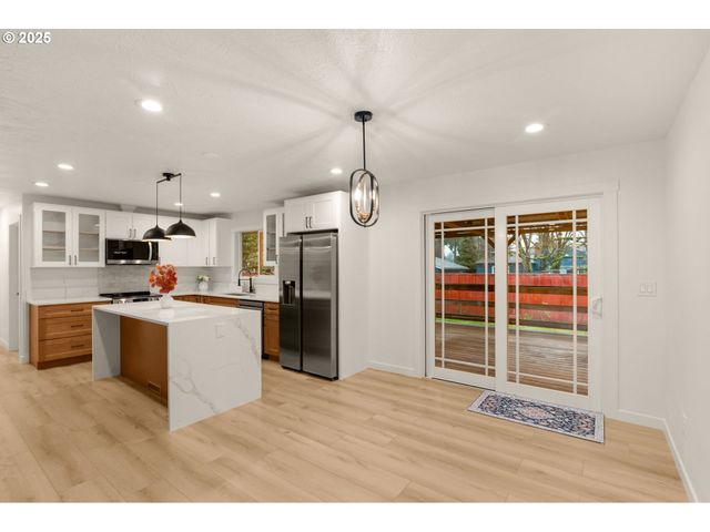 1604 Ne 153RD Pl, Portland, OR 97230