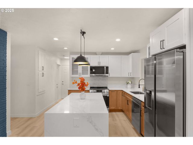 1604 Ne 153RD Pl, Portland, OR 97230