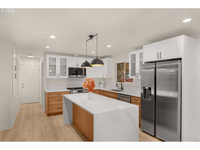 1604 Ne 153RD Pl, Portland, OR 97230