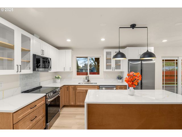 1604 Ne 153RD Pl, Portland, OR 97230