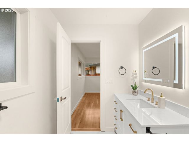 1604 Ne 153RD Pl, Portland, OR 97230