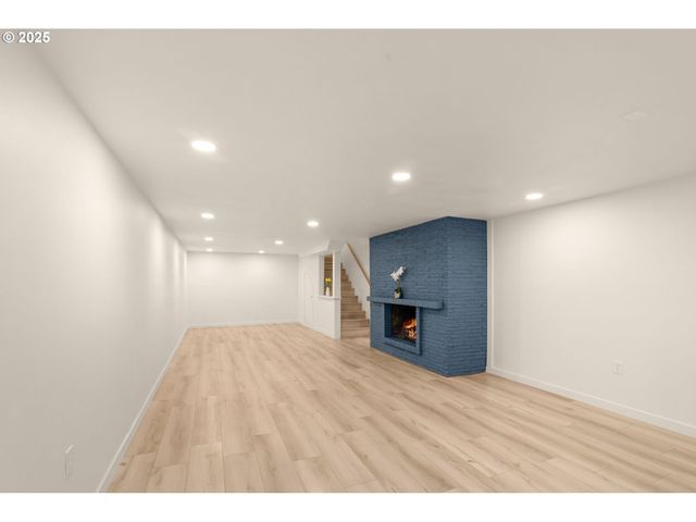 1604 Ne 153RD Pl, Portland, OR 97230