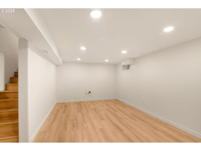 1604 Ne 153RD Pl, Portland, OR 97230