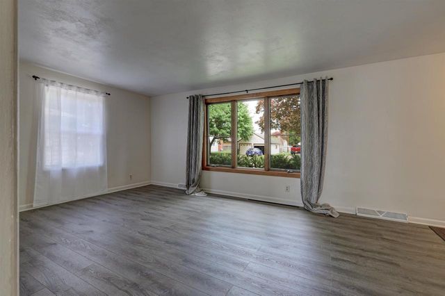 1819 W COMMERCIAL STREET, Appleton, WI 54914