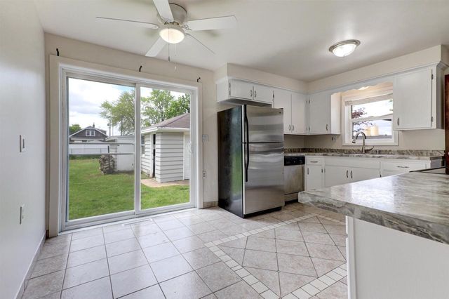 1819 W COMMERCIAL STREET, Appleton, WI 54914