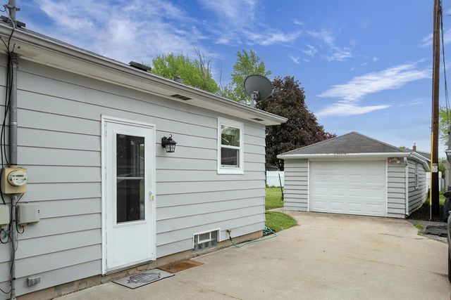 1819 W COMMERCIAL STREET, Appleton, WI 54914