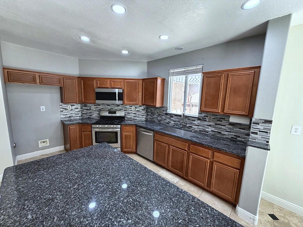Image 7 of property listing at 12633 Flintridge Street, Victorville, CA 92392