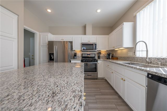 8280 Crown Peak Avenue, Las Vegas, NV 89117