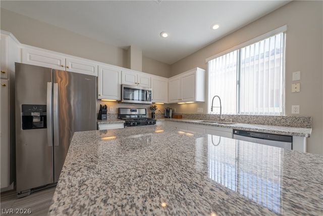 8280 Crown Peak Avenue, Las Vegas, NV 89117