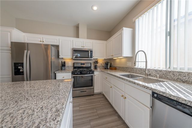 8280 Crown Peak Avenue, Las Vegas, NV 89117