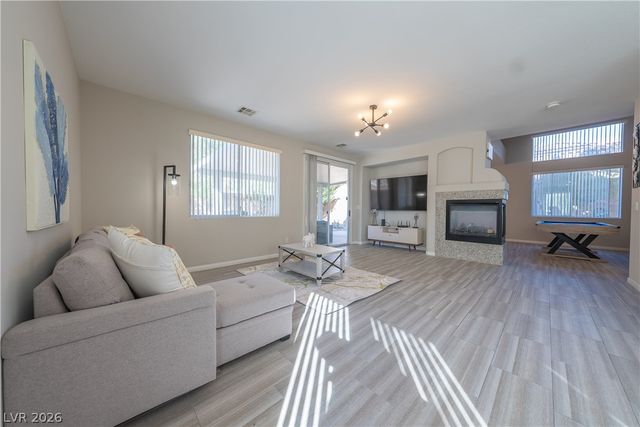 8280 Crown Peak Avenue, Las Vegas, NV 89117
