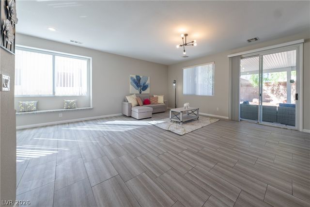 8280 Crown Peak Avenue, Las Vegas, NV 89117