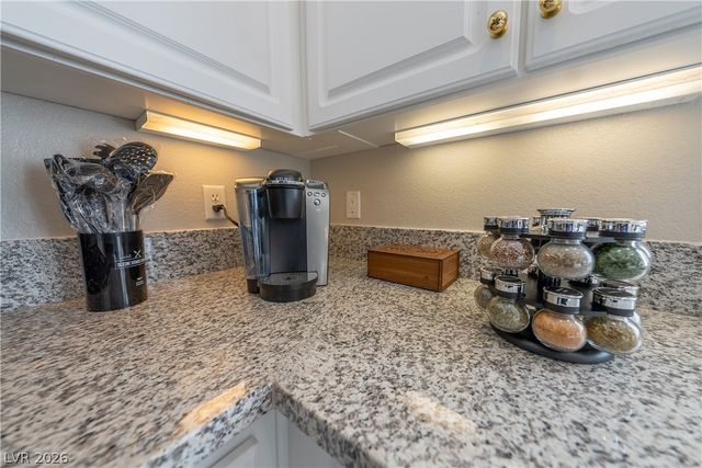 8280 Crown Peak Avenue, Las Vegas, NV 89117