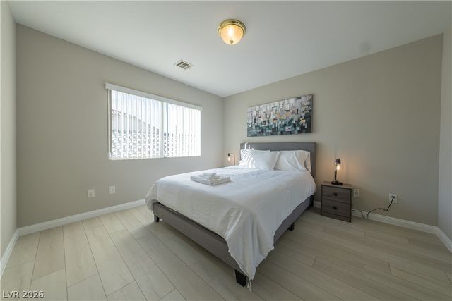 8280 Crown Peak Avenue, Las Vegas, NV 89117