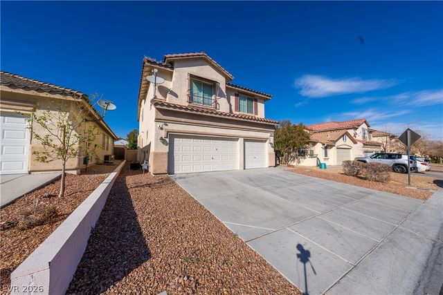8280 Crown Peak Avenue, Las Vegas, NV 89117