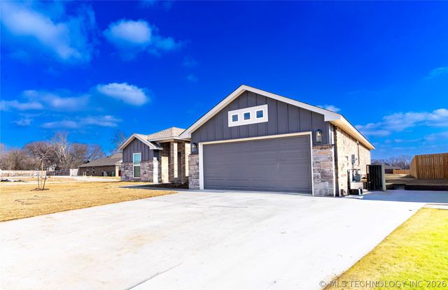 103 S 26th Street, Collinsville, OK 74021