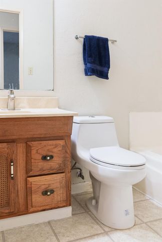 8743 Elk Way, Elk Grove, CA 95624