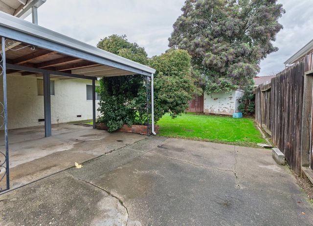 8743 Elk Way, Elk Grove, CA 95624