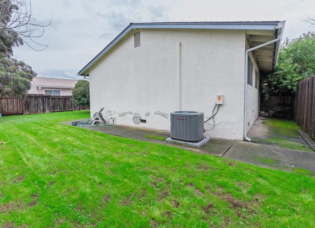 8743 Elk Way, Elk Grove, CA 95624
