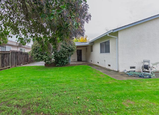 8743 Elk Way, Elk Grove, CA 95624