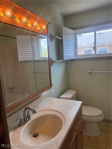 4726 Walford Road C4, Warrensville Heights, OH 44128