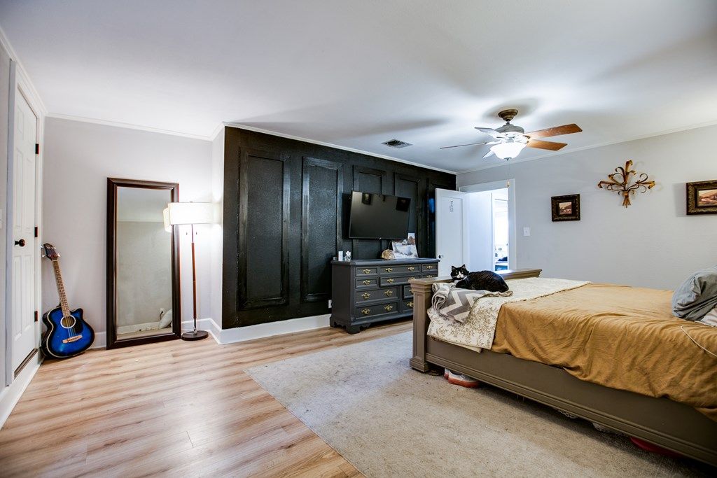 Image 14 of property listing at 2027 Walnut St, San Angelo, TX 76901