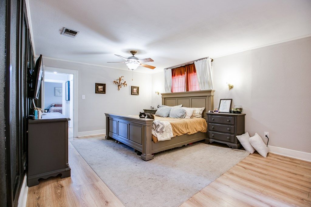 Image 15 of property listing at 2027 Walnut St, San Angelo, TX 76901