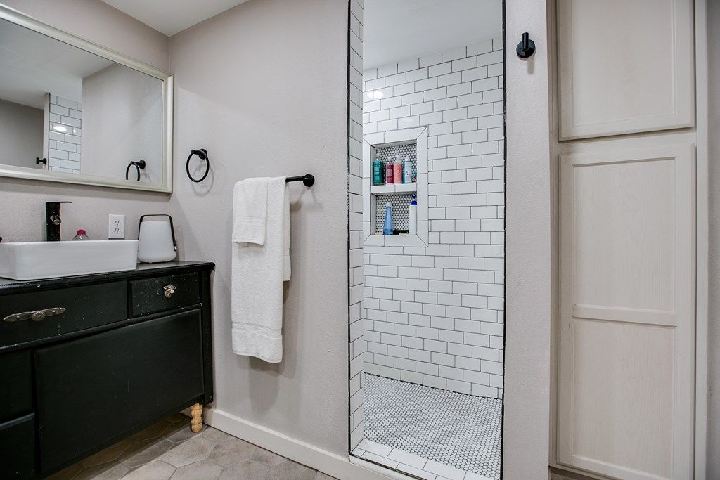 Image 17 of property listing at 2027 Walnut St, San Angelo, TX 76901