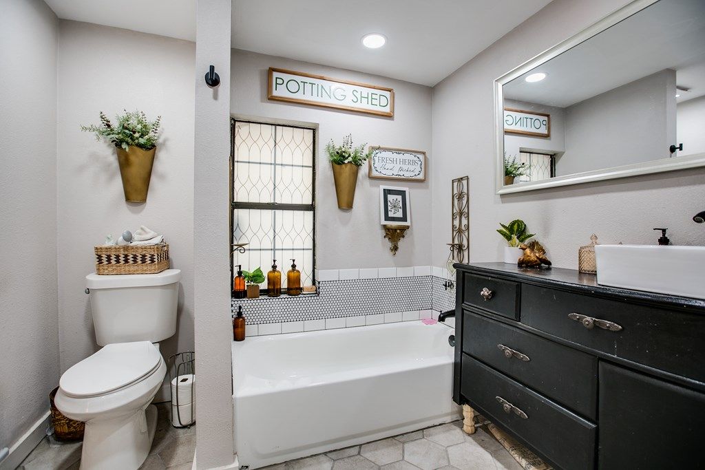 Image 18 of property listing at 2027 Walnut St, San Angelo, TX 76901