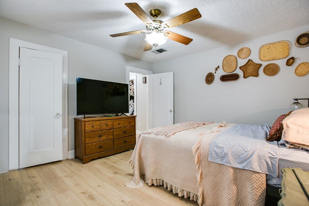 Image 20 of property listing at 2027 Walnut St, San Angelo, TX 76901