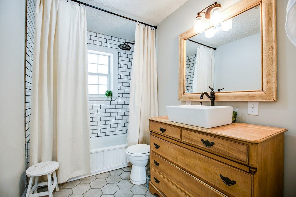 Image 24 of property listing at 2027 Walnut St, San Angelo, TX 76901